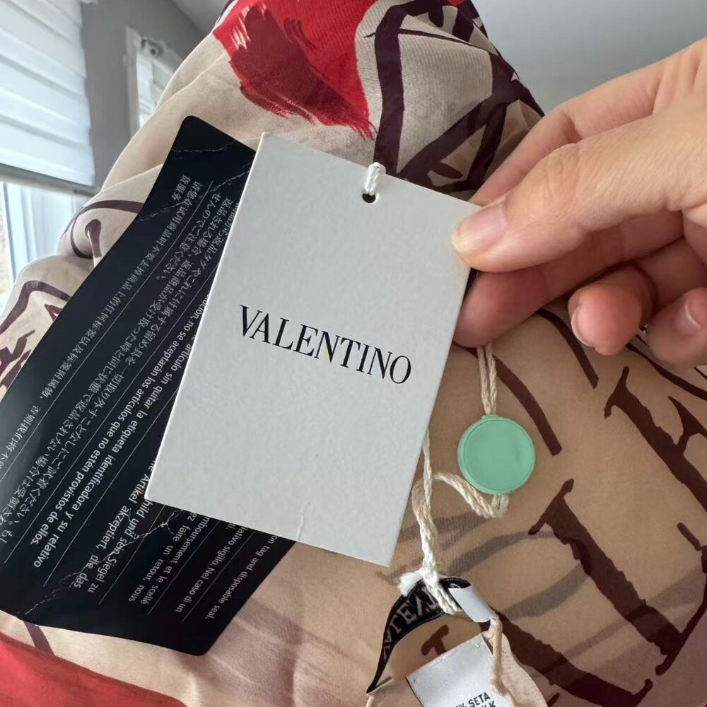 【Brand NEW】Valentino Floral & Logo Print 100% Silk Scarf